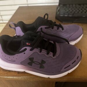 Womens Under Armour size 6. Purple like new only worn a few times.